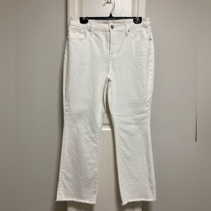 Chico’s No Stain Girlfriend Fray Hem Kick Flare. White. Size 0.5 (size 6).